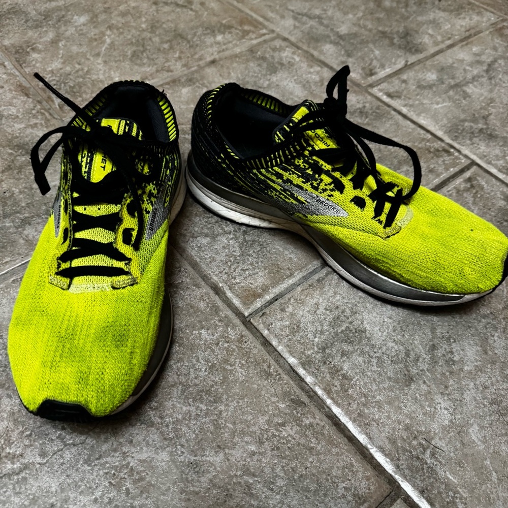 Brooks Ricochet men’s green running shoes size 8